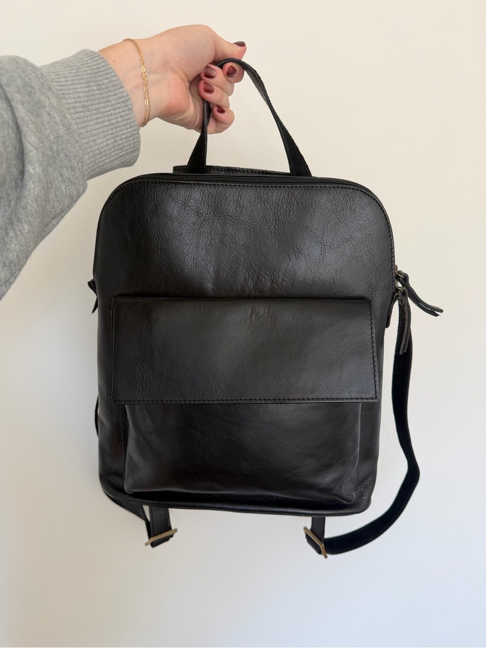 •• Italian Leather Sleek Everyday Bag •• Black leather